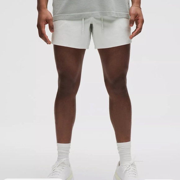 Lululemon License to Train Short 5” Large Vapor Cream Drawstring - Picture 1 of 7